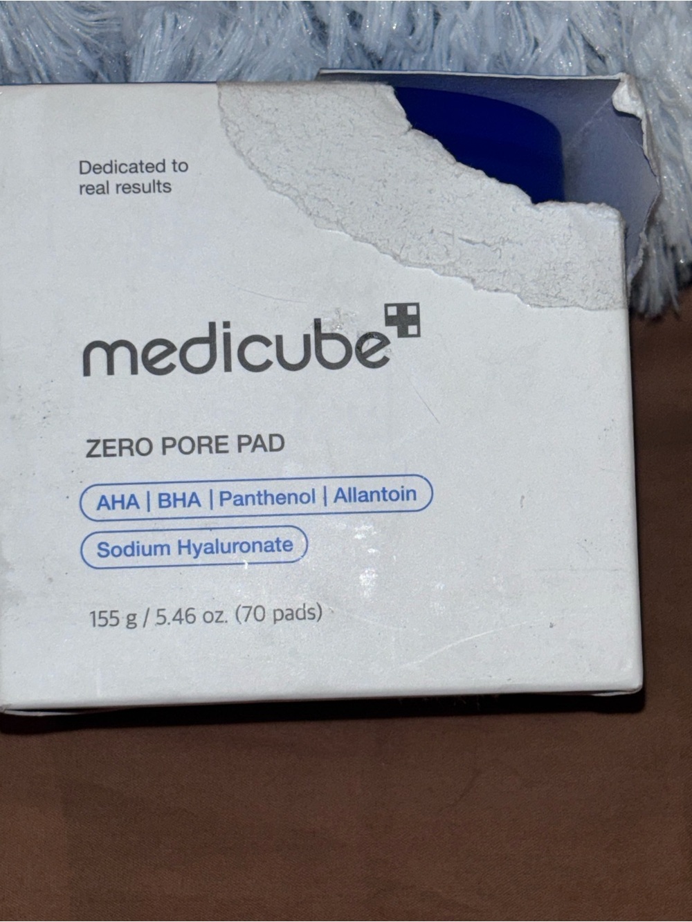 Medicube Zero Pore Pad - White with Blue Accents